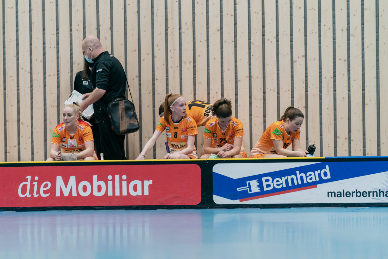 Frauen NLA Runde 10 2020/21, Switzerland: 16.01.2021, Kloten, Stighag, enttäuschte piranhas

Credit: Claudio Schwarz, unihockey-fotos.ch