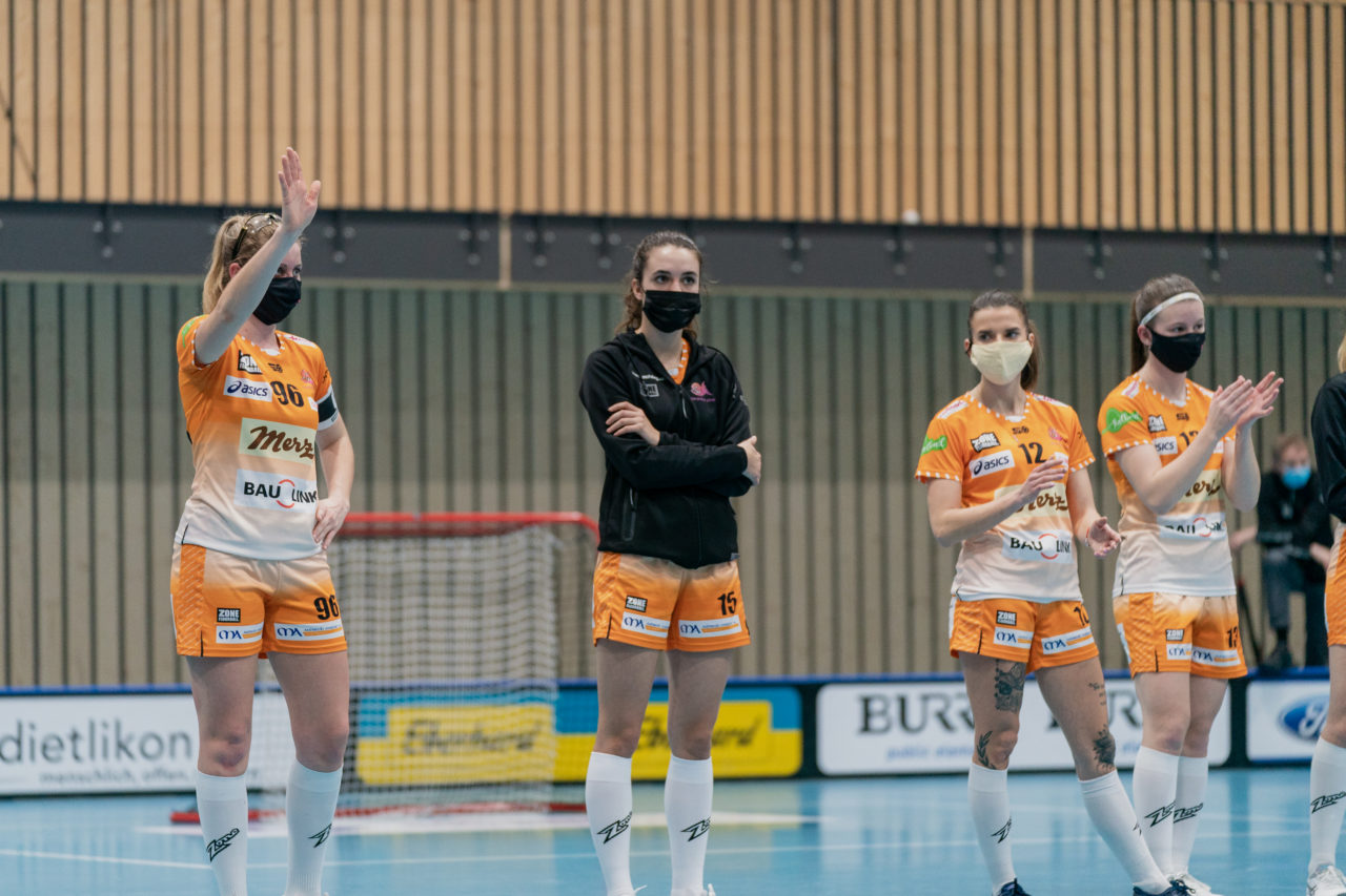 Frauen NLA Runde 10 2020/21, Switzerland: 16.01.2021, Kloten, Stighag, enttäuschte piranhas

Credit: Claudio Schwarz, unihockey-fotos.ch