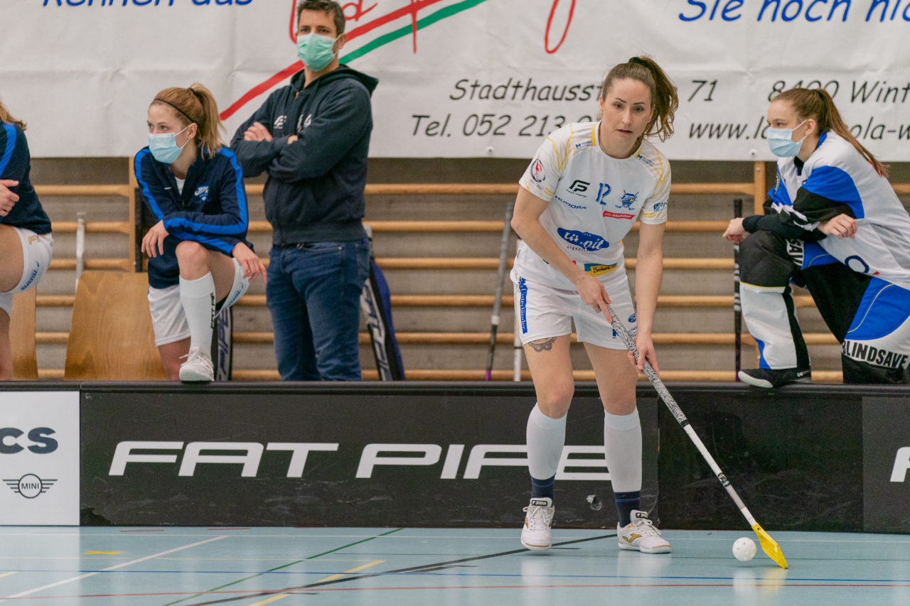 Frauen NLA Runde 8 2020/21, Switzerland: 09.01.2021, Winterthur, Oberseen, Tanja Stella (Nr. 12, Kloten-Dietlikon Jets) am Ball

Credit: Claudio Schwarz, unihockey-fotos.ch