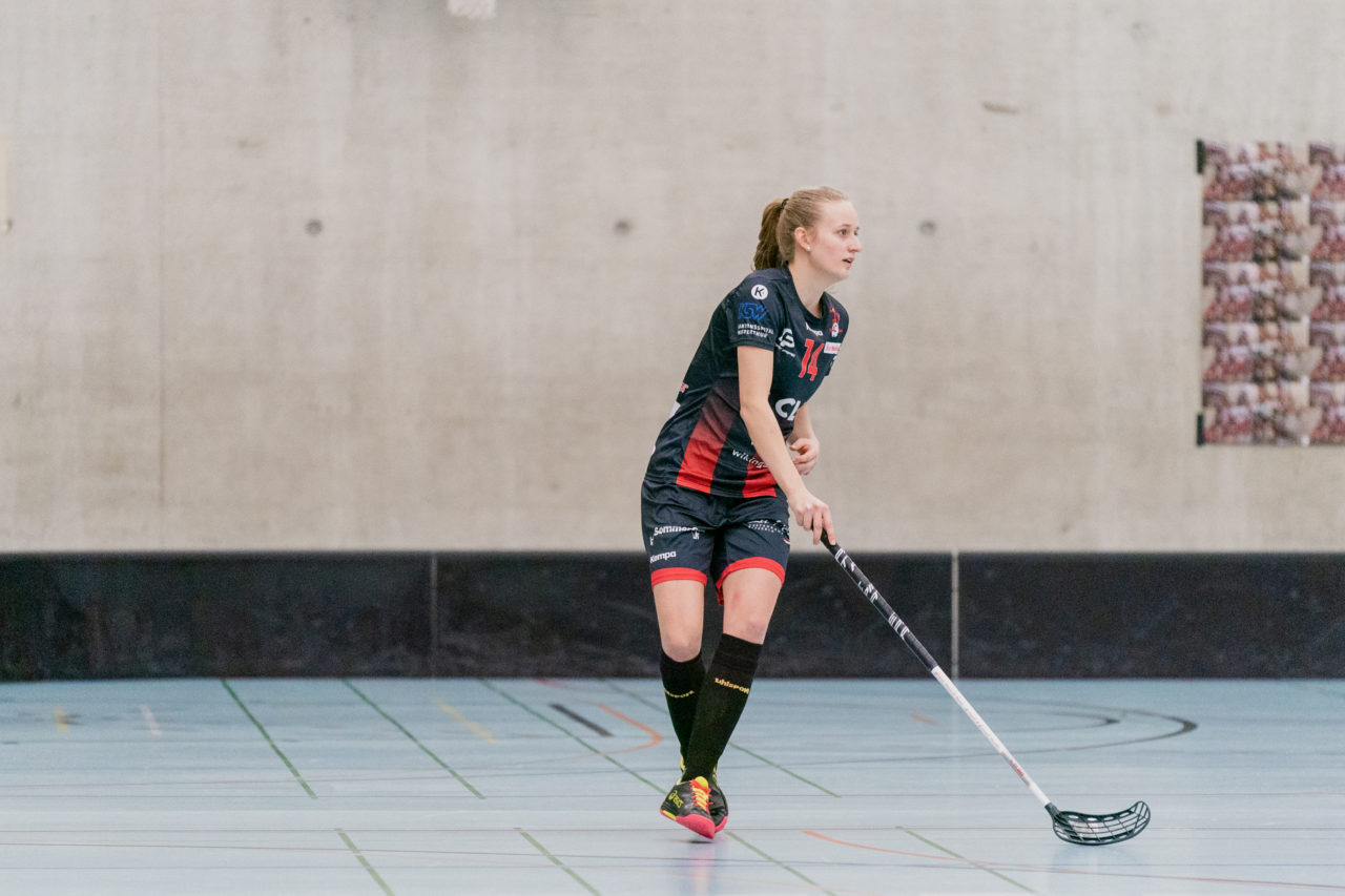 Frauen NLA Runde 8 2020/21, Switzerland: 09.01.2021, Winterthur, Oberseen, Sindy Rüegger (Nr. 14, Red Ants Rychenberg Winterthur) am Ball

Credit: Claudio Schwarz, unihockey-fotos.ch