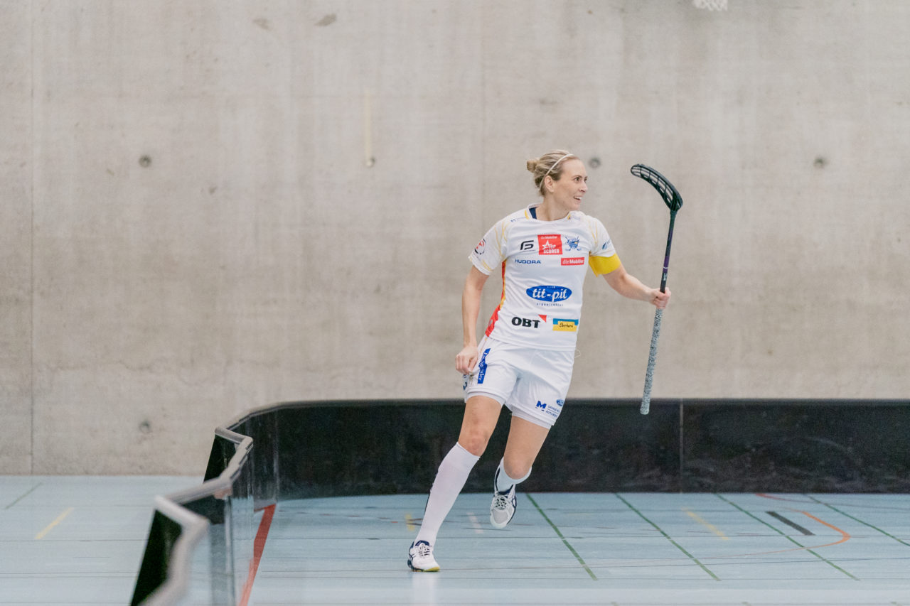Frauen NLA Runde 8 2020/21, Switzerland: 09.01.2021, Winterthur, Oberseen, Michelle Wiki (Nr. 6, Kloten-Dietlikon Jets) jubelt über das 0:1

Credit: Claudio Schwarz, unihockey-fotos.ch