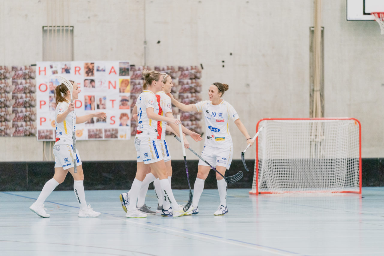 Frauen NLA Runde 8 2020/21, Switzerland: 09.01.2021, Winterthur, Oberseen, die Jets bejubeln das 0:1

Credit: Claudio Schwarz, unihockey-fotos.ch