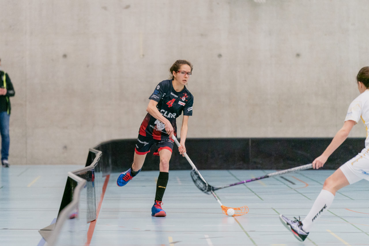 Frauen NLA Runde 8 2020/21, Switzerland: 09.01.2021, Winterthur, Oberseen, Jessica Smeds (Nr. 4, Red Ants Rychenberg Winterthur) spielt den Ball

Credit: Claudio Schwarz, unihockey-fotos.ch