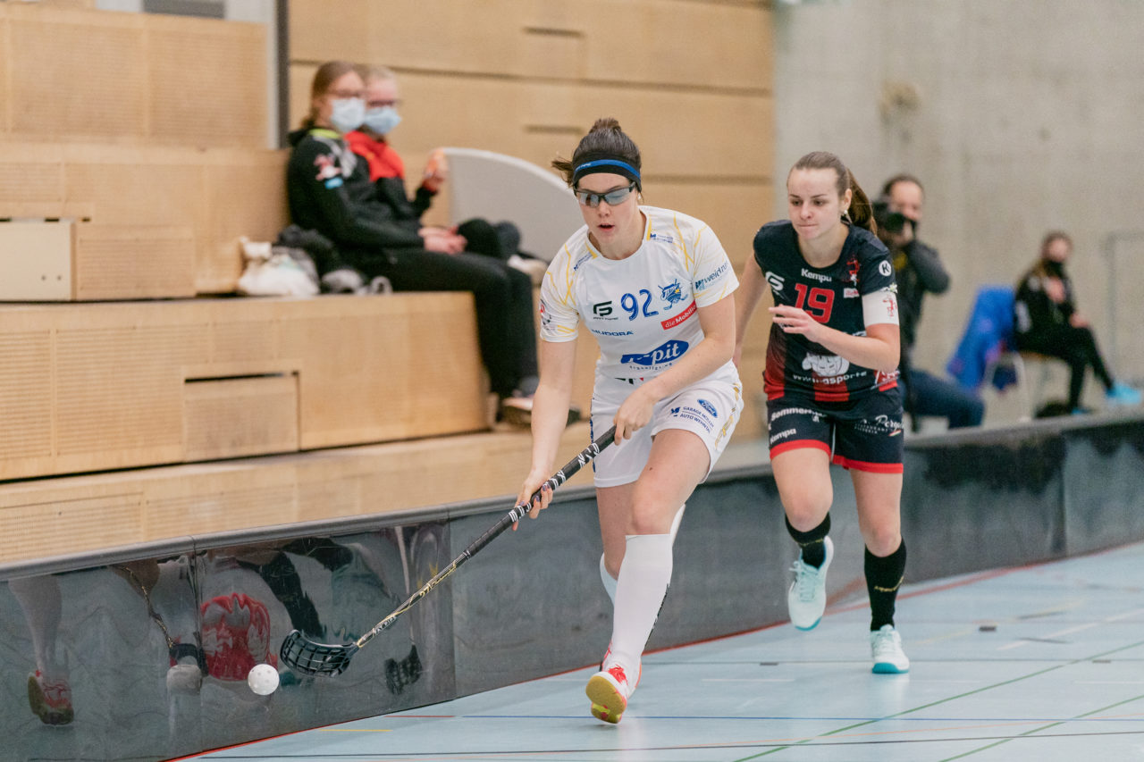 Frauen NLA Runde 8 2020/21, Switzerland: 09.01.2021, Winterthur, Oberseen, Tanja Bühler (Nr. 92, Kloten-Dietlikon Jets) am Ball

Credit: Claudio Schwarz, unihockey-fotos.ch