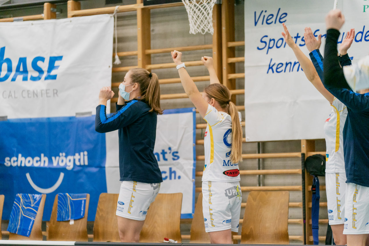 Frauen NLA Runde 8 2020/21, Switzerland: 09.01.2021, Winterthur, Oberseen, die Jets jubeln

Credit: Claudio Schwarz, unihockey-fotos.ch
