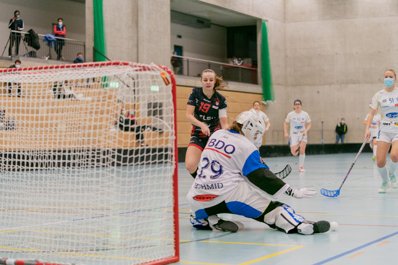 Frauen NLA Runde 8 2020/21, Switzerland: 09.01.2021, Winterthur, Oberseen, Monika Schmid (Nr. 29, Kloten-Dietlikon Jets) hält

Credit: Claudio Schwarz, unihockey-fotos.ch