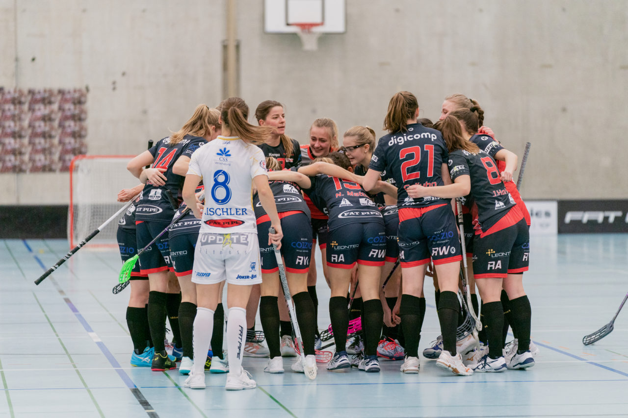 Frauen NLA Runde 8 2020/21, Switzerland: 09.01.2021, Winterthur, Oberseen, die Red Ants jubeln

Credit: Claudio Schwarz, unihockey-fotos.ch