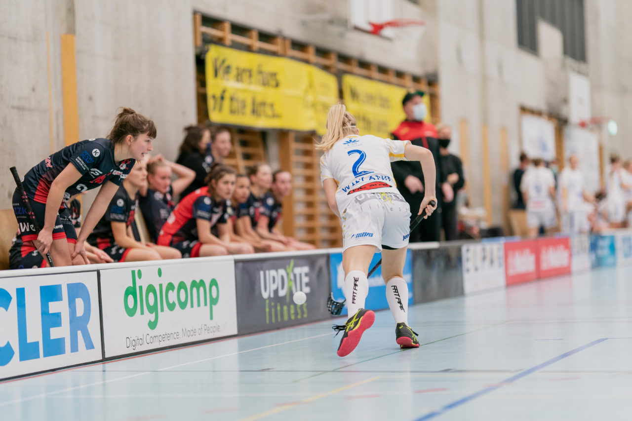 Frauen NLA Runde 8 2020/21, Switzerland: 09.01.2021, Winterthur, Oberseen, Leonie Wieland (Nr. 2, Kloten-Dietlikon Jets) am Ball

Credit: Claudio Schwarz, unihockey-fotos.ch