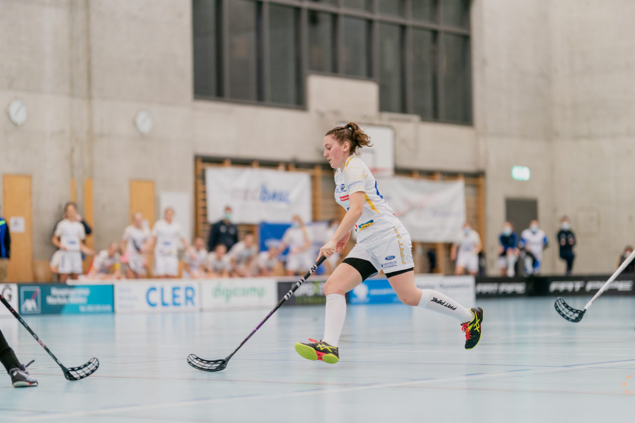 Frauen NLA Runde 8 2020/21, Switzerland: 09.01.2021, Winterthur, Oberseen, Ronja Niederberger (Nr. 96, Kloten-Dietlikon Jets) am Ball

Credit: Claudio Schwarz, unihockey-fotos.ch