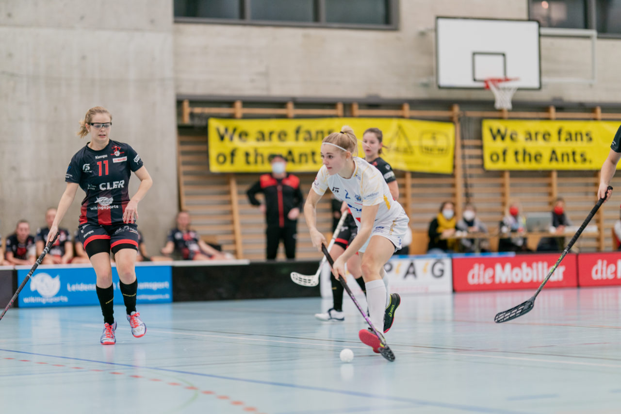 Frauen NLA Runde 8 2020/21, Switzerland: 09.01.2021, Winterthur, Oberseen, Leonie Wieland (Nr. 2, Kloten-Dietlikon Jets) schiesst

Credit: Claudio Schwarz, unihockey-fotos.ch