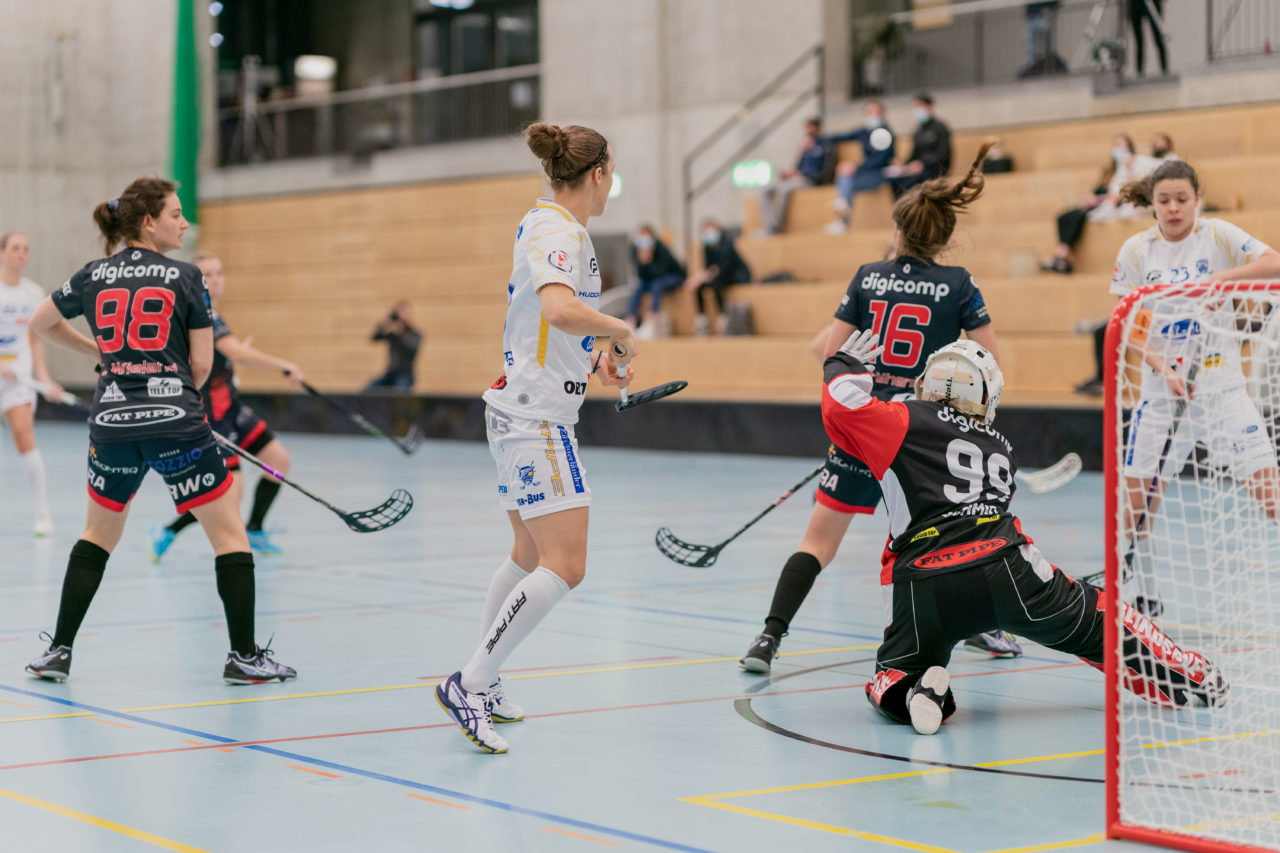 Frauen NLA Runde 8 2020/21, Switzerland: 09.01.2021, Winterthur, Oberseen, Getümmel vor dem Tor

Credit: Claudio Schwarz, unihockey-fotos.ch