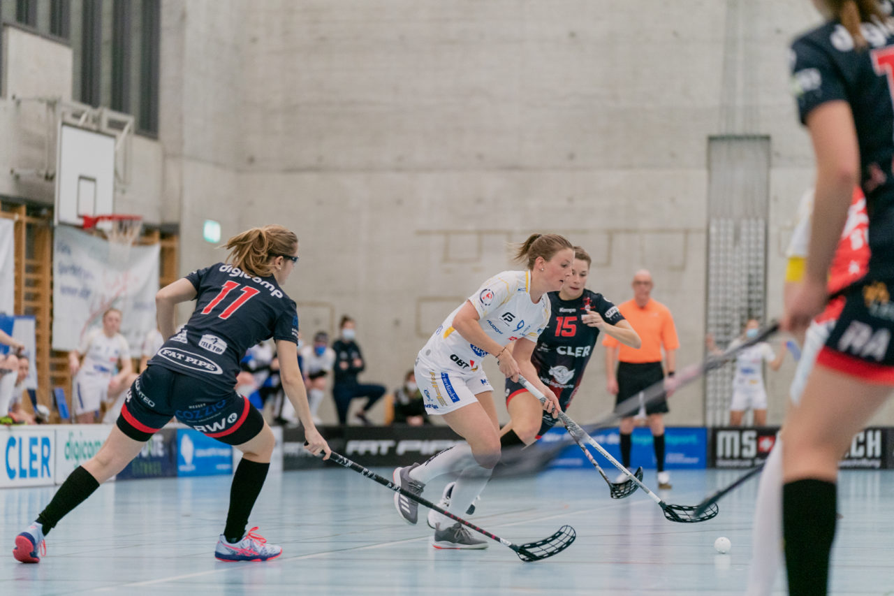 Frauen NLA Runde 8 2020/21, Switzerland: 09.01.2021, Winterthur, Oberseen, Mirjam Hintermann (Nr. 9, Kloten-Dietlikon Jets) am Ball

Credit: Claudio Schwarz, unihockey-fotos.ch