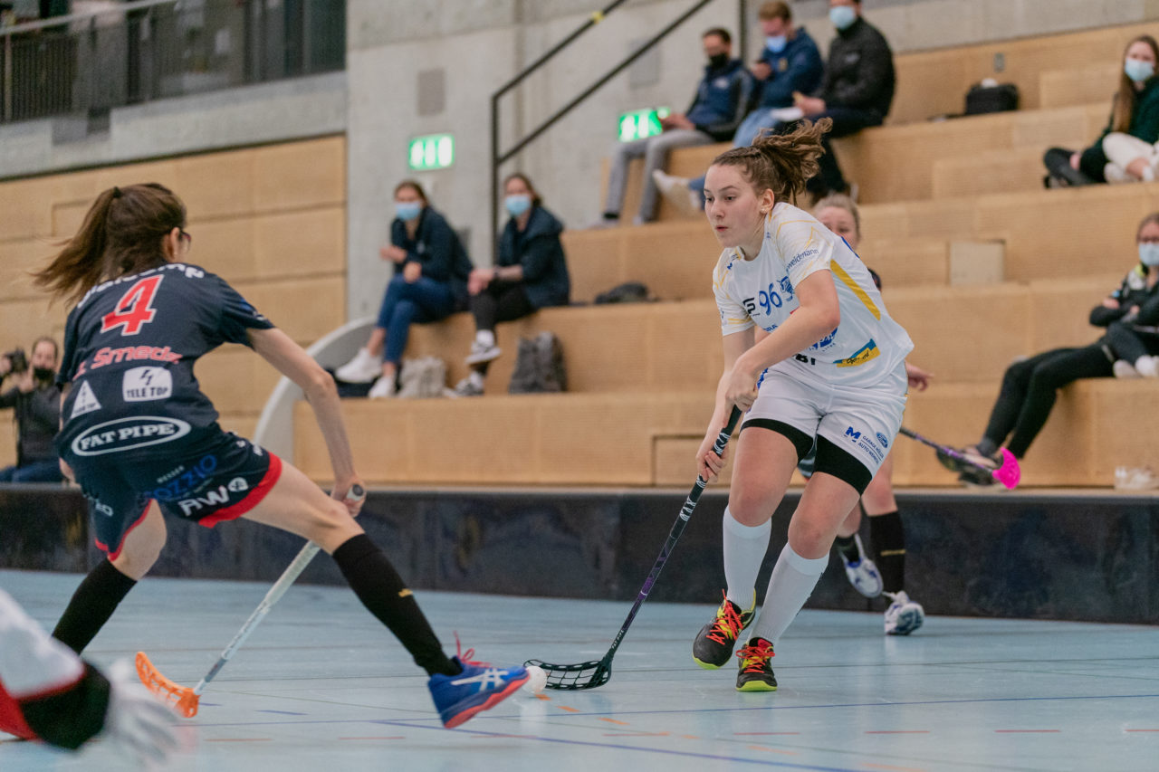Frauen NLA Runde 8 2020/21, Switzerland: 09.01.2021, Winterthur, Oberseen, Ronja Niederberger (Nr. 96, Kloten-Dietlikon Jets) schiesst

Credit: Claudio Schwarz, unihockey-fotos.ch