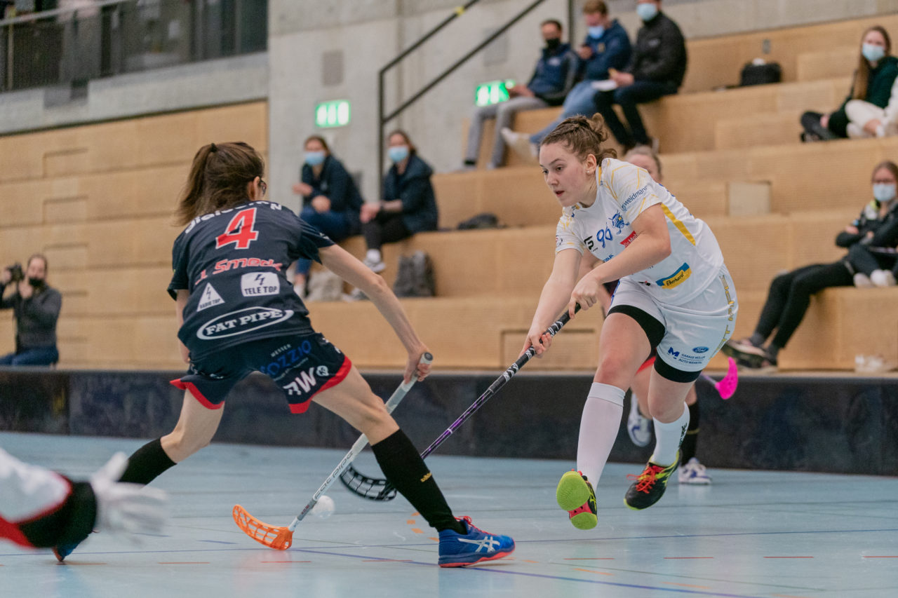 Frauen NLA Runde 8 2020/21, Switzerland: 09.01.2021, Winterthur, Oberseen, Ronja Niederberger (Nr. 96, Kloten-Dietlikon Jets) schiesst

Credit: Claudio Schwarz, unihockey-fotos.ch