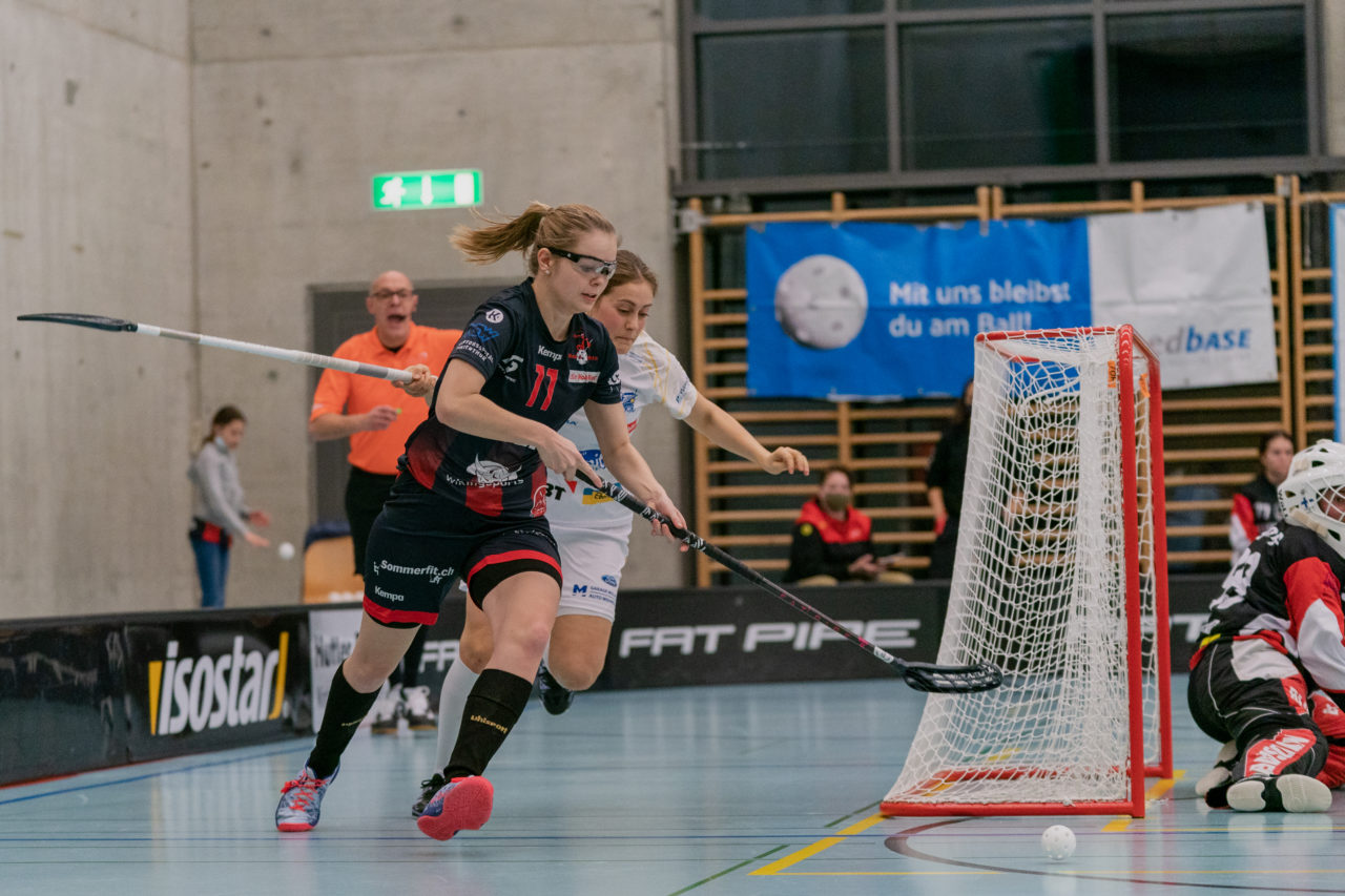 Frauen NLA Runde 8 2020/21, Switzerland: 09.01.2021, Winterthur, Oberseen, Noëmi Sara Enzler (Nr. 11, Red Ants Rychenberg Winterthur) am Ball

Credit: Claudio Schwarz, unihockey-fotos.ch
