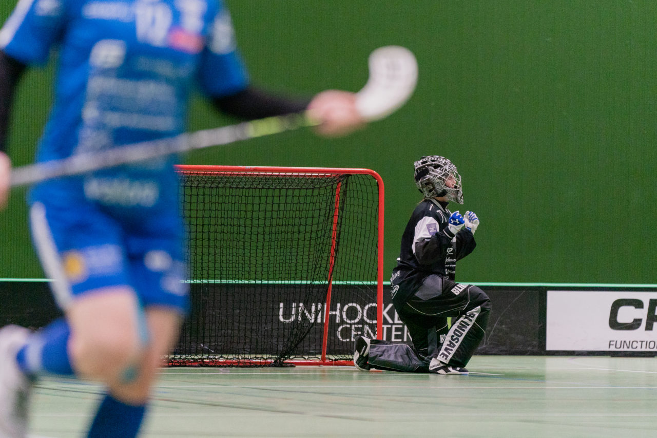 Frauen NLA Gruppe 1 Runde 13 2020/21 , Switzerland: 13.02.2021, Zug, Dreifachsporthalle Kantonsschule Zug, Micheline Müller (Nr. 77, Zug United) bejubelt den Sieg

Credit: Claudio Schwarz, unihockey-fotos.ch
Instagram: @purzlbaum | @unihockeyfotos