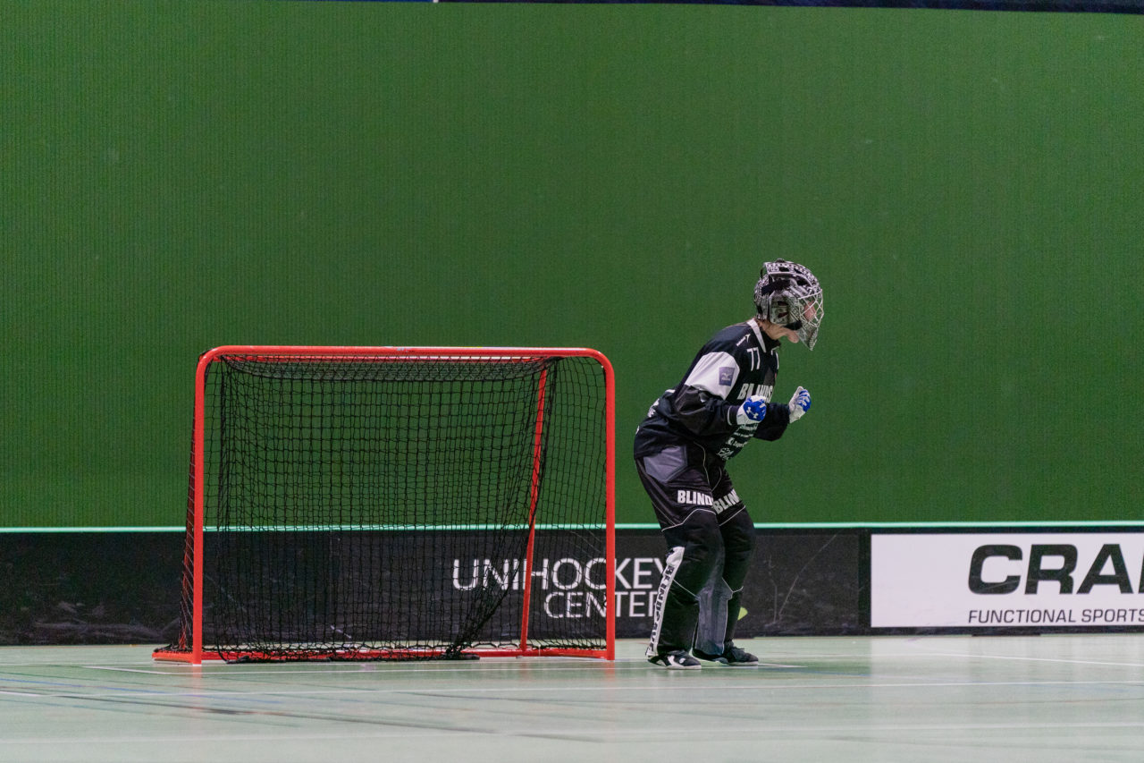 Frauen NLA Gruppe 1 Runde 13 2020/21 , Switzerland: 13.02.2021, Zug, Dreifachsporthalle Kantonsschule Zug, Micheline Müller (Nr. 77, Zug United) bejubelt den Sieg

Credit: Claudio Schwarz, unihockey-fotos.ch
Instagram: @purzlbaum | @unihockeyfotos