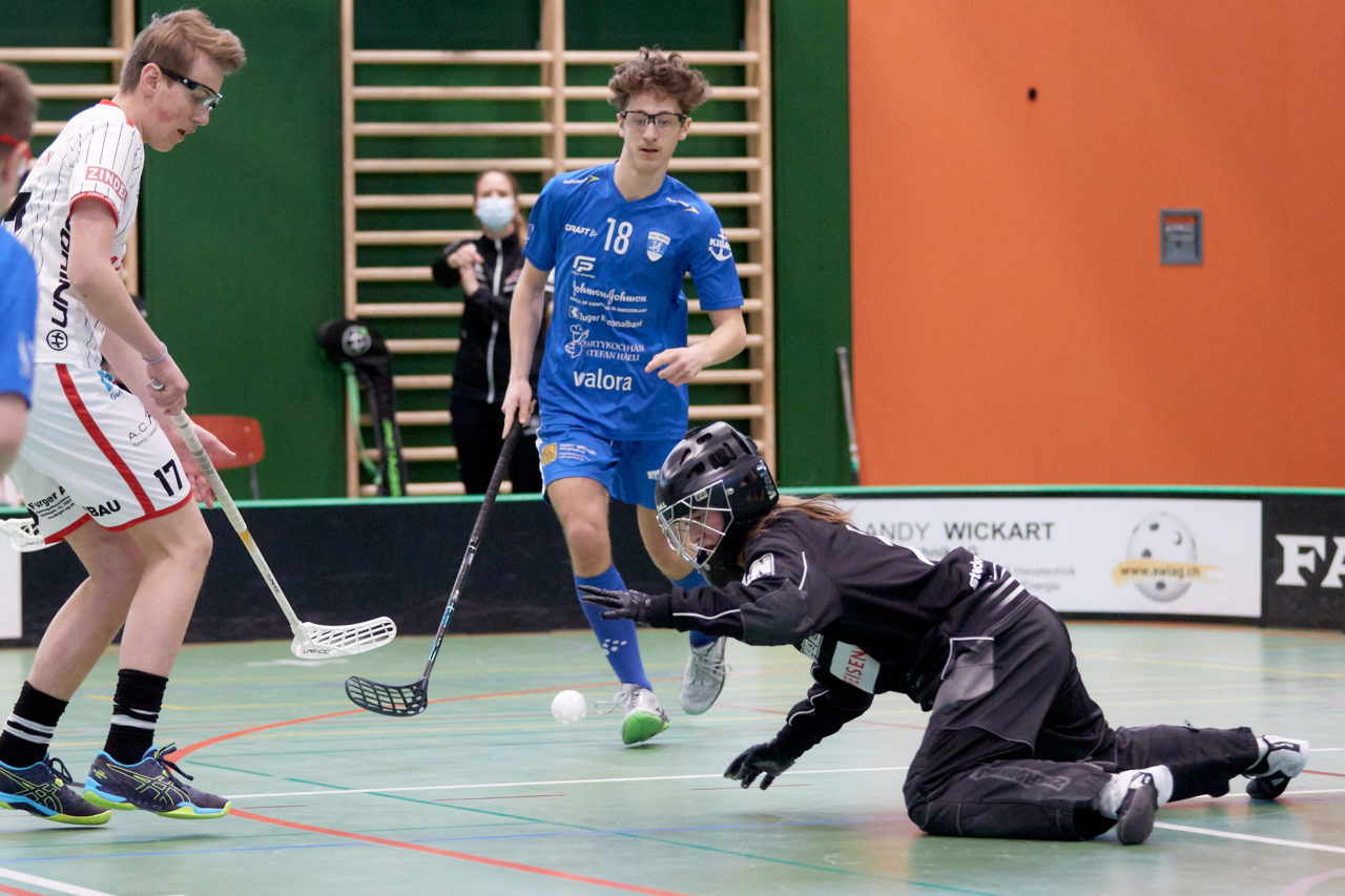 Testspiel Junioren U16A 
Zug United -  Chur Unihockey  am 21. März 2021 in der Sporthalle der Kantonsschule Zug 
Bild: Michael Peter