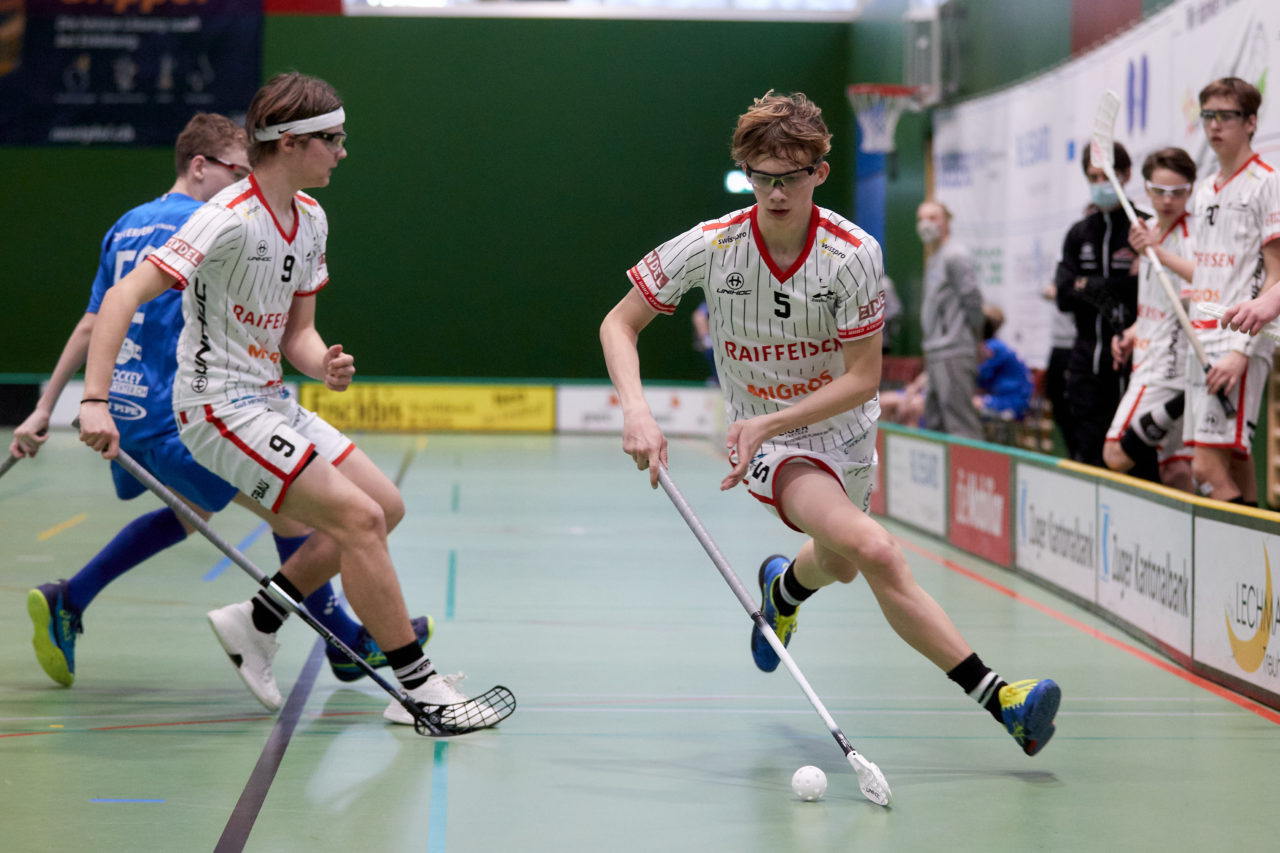 Testspiel Junioren U16A 
Zug United -  Chur Unihockey  am 21. März 2021 in der Sporthalle der Kantonsschule Zug 
Bild: Michael Peter