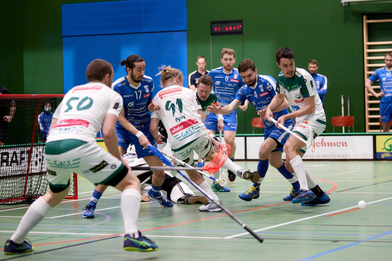 Männer Playoff Viertelfinal sechstes  Spiel 
Zug United -  SV Wiler-Ersigen am 27. März 2021 in der Sporthalle der Kantonsschule Zug 
Bild: Michael Peter