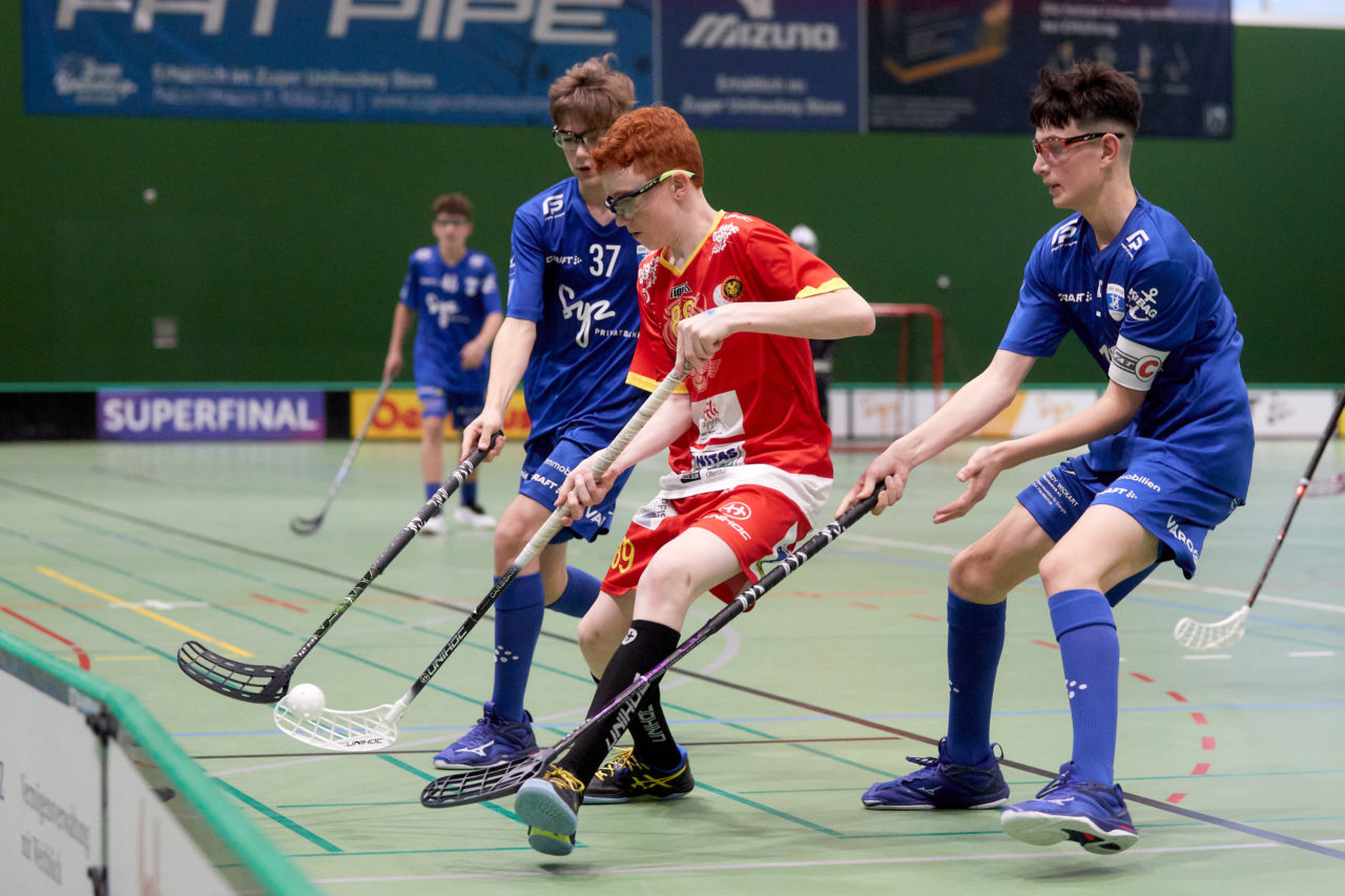 Junioren U16A
Zug United -  Unihockey Tigers Langnau am  26. September  2021 in der Sporthalle der Kantonsschule Zug 
Bild: Michael Peter