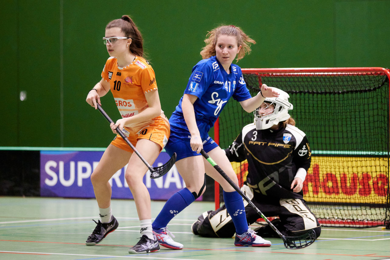 Juniorinnen U21A 
Zug United - UHV Skorpion Emmental am 13. November  2021 in der Sporthalle der Kantonsschule Zug 
Bild: Michael Peter