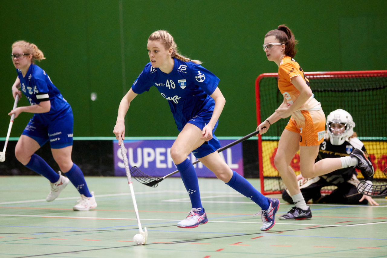 Juniorinnen U21A 
Zug United - UHV Skorpion Emmental am 13. November  2021 in der Sporthalle der Kantonsschule Zug 
Bild: Michael Peter