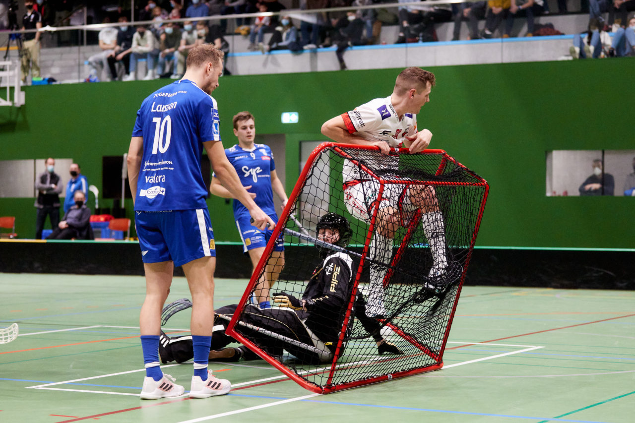 Mobiliar Unihockey Cup Herren  Viertelfinal 2021/2022 
Zug United - Floorball Köniz  am  8. Januar 2022 in der Sporthalle der Kantonsschule Zug 
Bild: Michael Peter