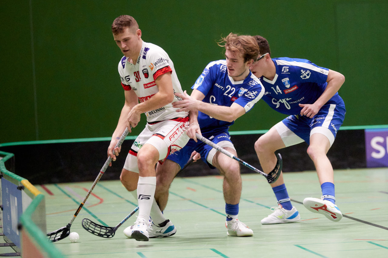 Mobiliar Unihockey Cup Herren  Viertelfinal 2021/2022 
Zug United - Floorball Köniz  am  8. Januar 2022 in der Sporthalle der Kantonsschule Zug 
Bild: Michael Peter
